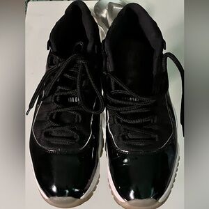 Air Jordan 11 Retro Size 9